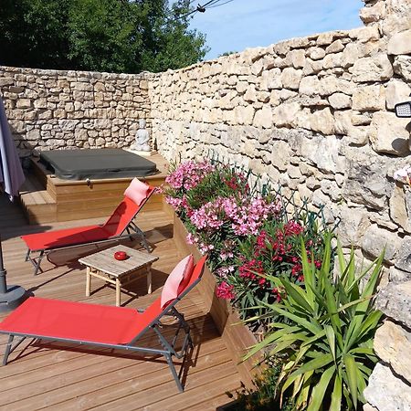 Chez Daniele Chambre Avec Jacuzzi Et Terrasse Privee Murs  Extérieur photo