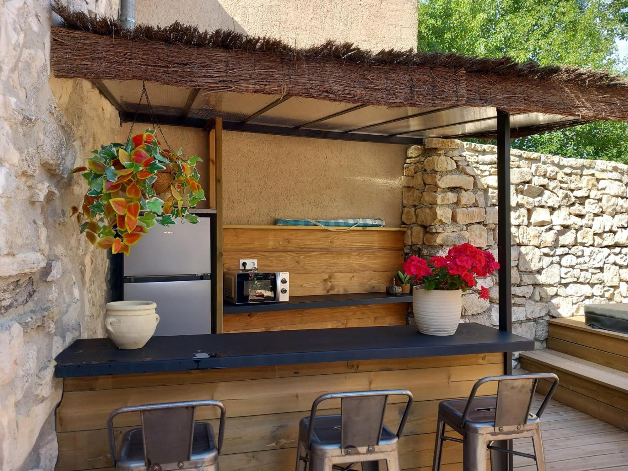 Chez Daniele Chambre Avec Jacuzzi Et Terrasse Privee Murs  Extérieur photo