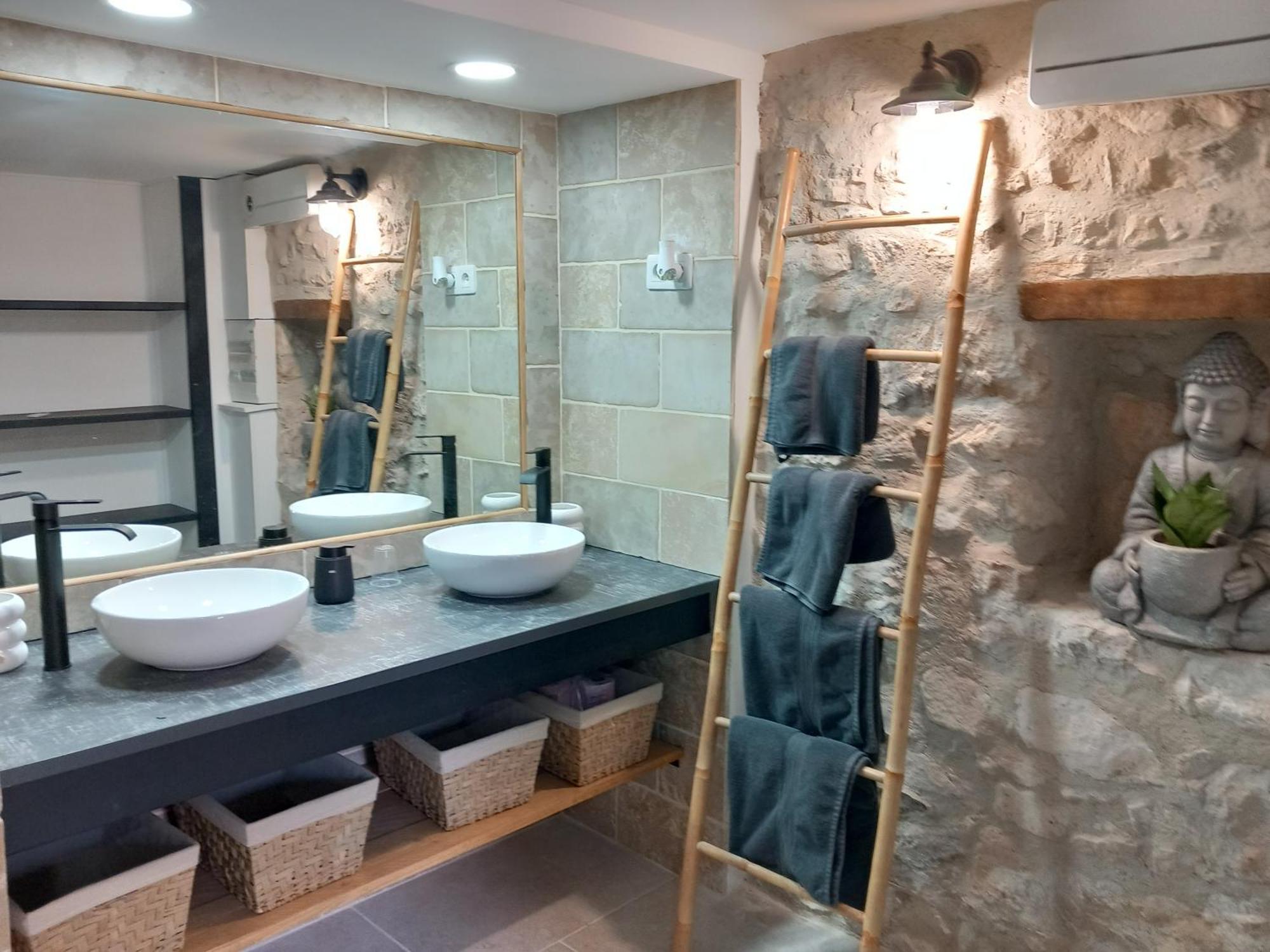 Chez Daniele Chambre Avec Jacuzzi Et Terrasse Privee Murs  Extérieur photo