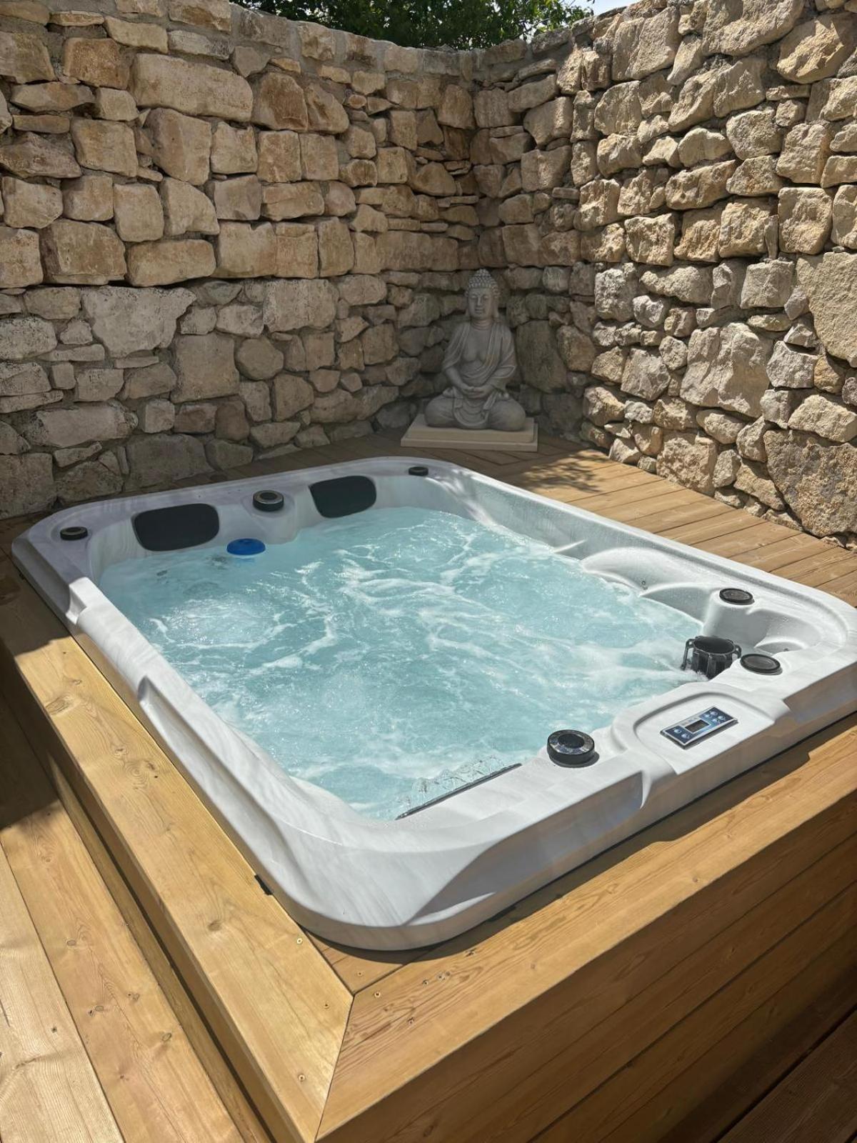 Chez Daniele Chambre Avec Jacuzzi Et Terrasse Privee Murs  Extérieur photo