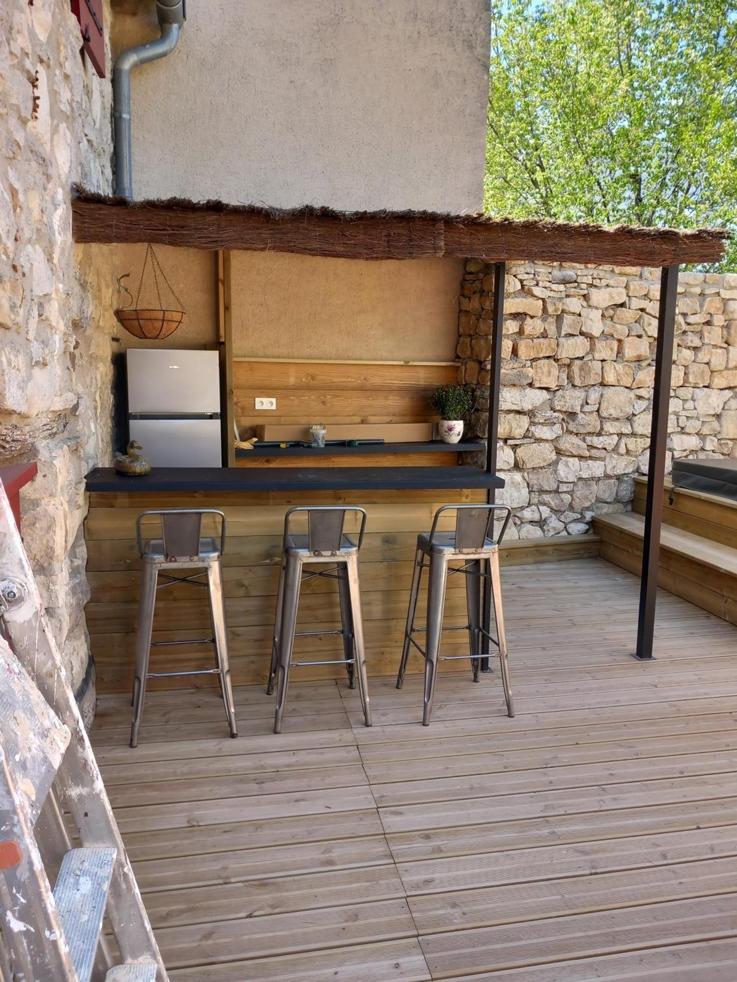 Chez Daniele Chambre Avec Jacuzzi Et Terrasse Privee Murs  Extérieur photo